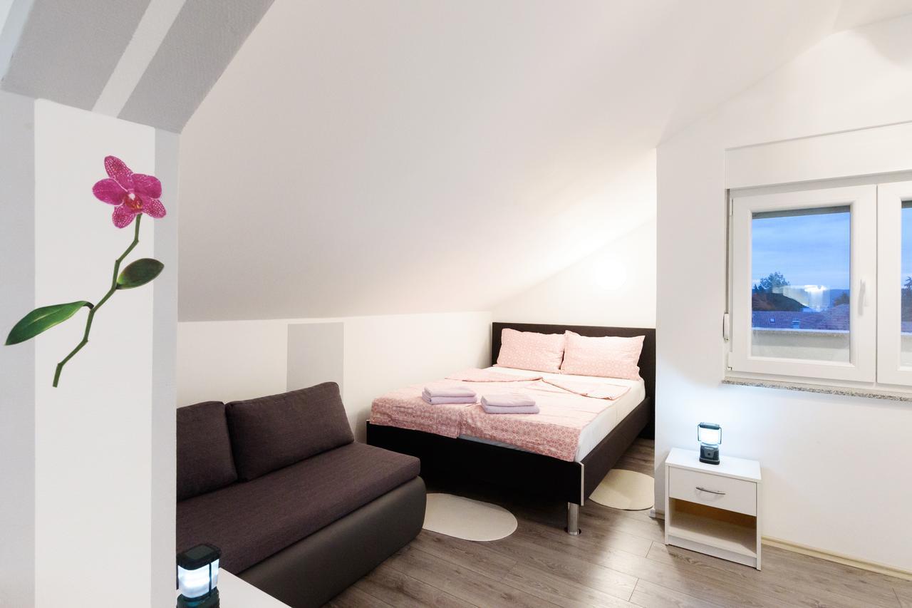 Apartmani Orhideja Gornji Karin Eksteriør bilde