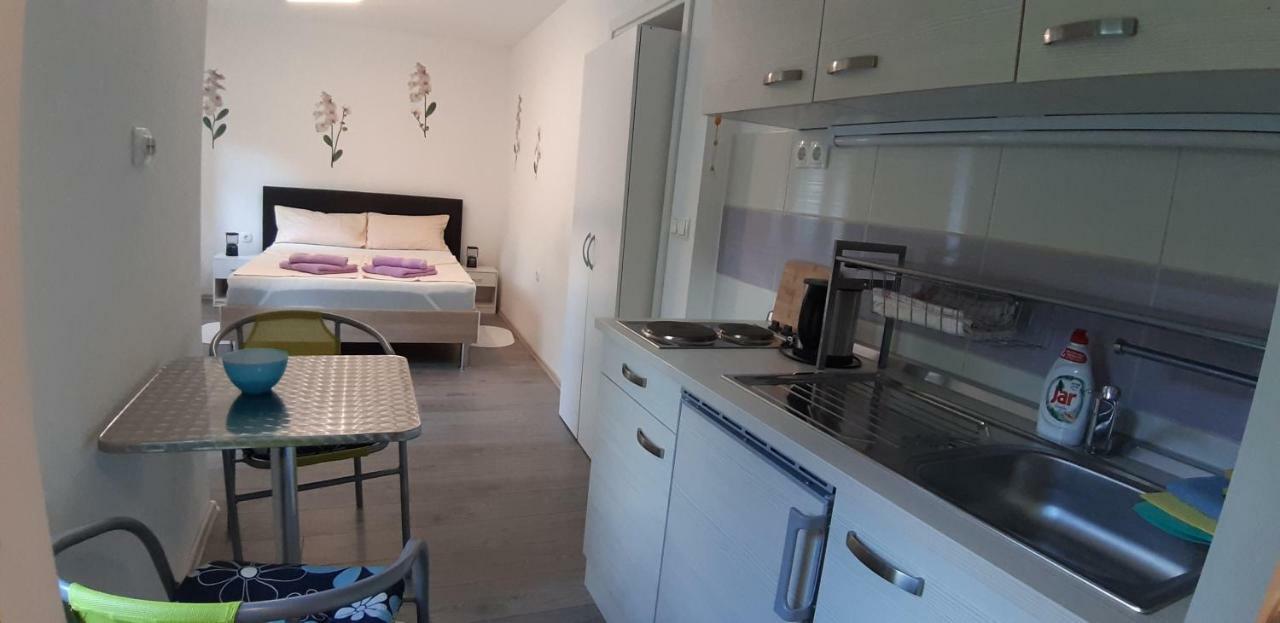 Apartmani Orhideja Gornji Karin Eksteriør bilde
